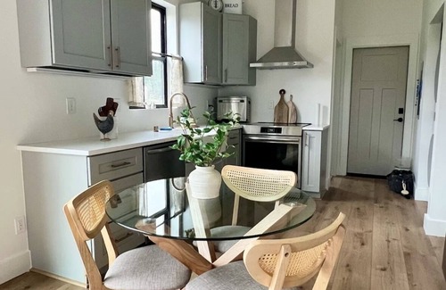 Snohomish Otro | Cosy and Quiet Farm Stay, Overlooking Horse Ranch.