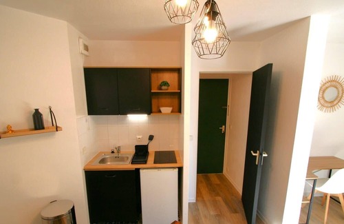 Anatole France Danton Apartamento | Cosy and renovated studio with balcony and view
