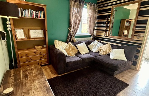Ruskington Cabina | Cosy and secluded brook-side lodge