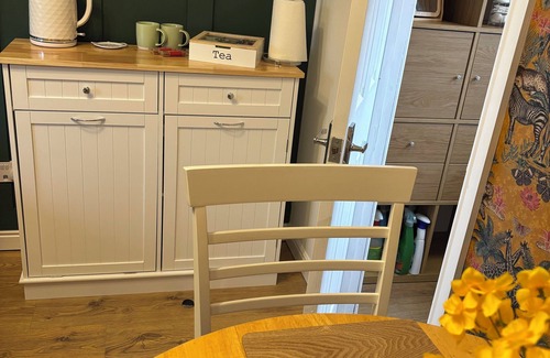 Bromsgrove Apartamento | Cosy Annexe Near Park & Town