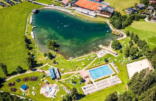 Kirchberg in Tirol Apartamento | Bonito apartamento para 6 personas con WIFI, piscina, TV y terraza