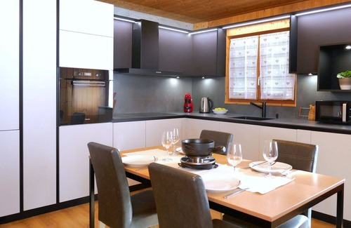 Blenio Apartamento | Acogedor apartamento para 4 personas con WIFI, TV, patio y mascotas permitida