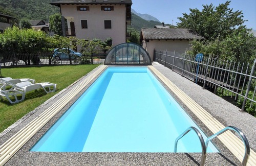 Fenis Apartamento | Precioso apartamento para 4 personas con WIFI, piscina, TV, terraza y mascotas permitida
