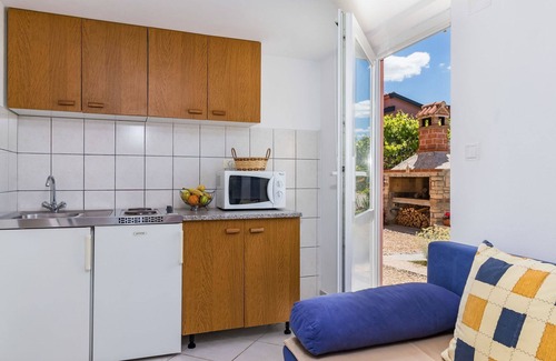 Nova Vas Apartamento | Precioso apartamento para 3 personas con piscina, A/C, WIFI, TV y terraza