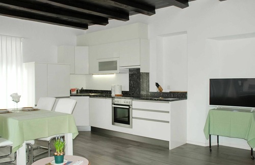 Vira Apartamento | Bonito apartamento para 3 personas con WIFI, piscina, TV y patio
