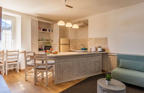 Trezzone Apartamento | Hermoso apartamento para 4 personas con WIFI, A/C, TV y patio