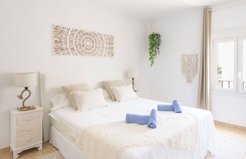 Puerto Banus Apartamento | Cosy apartment for 4 guests with A/C, WIFI, TV and terrace
