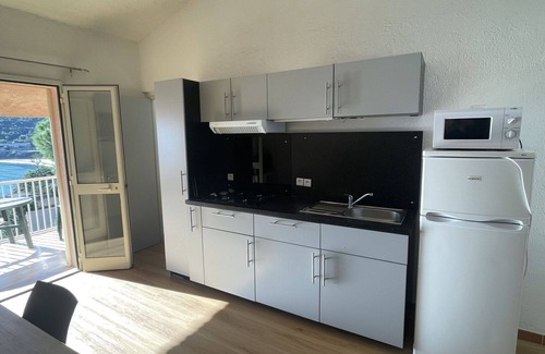 Tarcu Apartamento | Hermoso apartamento para 4 personas con WIFI, A/C, piscina, terraza y mascotas permitida