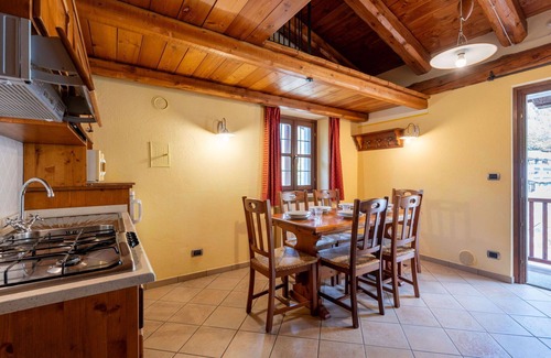 Sampeyre Apartamento | Acogedor apartamento para 4 personas con WIFI, piscina, TV y terraza
