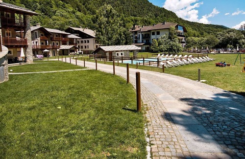 Sampeyre Apartamento | Cosy apartment for 4 guests with pool, WIFI, TV, terrace and parking