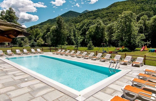 Sampeyre Apartamento | Cosy apartment for 4 guests with pool, WIFI, TV, terrace and parking