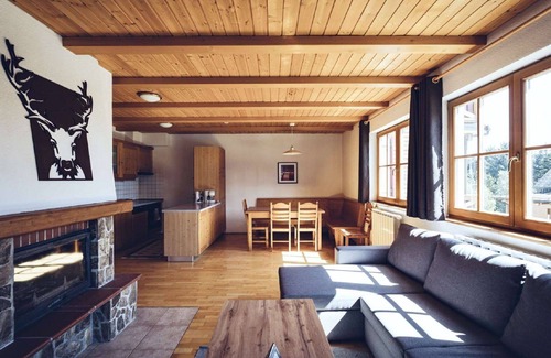 Hocko Pohorje Apartamento | Bonito apartamento con piscina, WIFI, TV, balcón, mascotas permitida y vista panorámica
