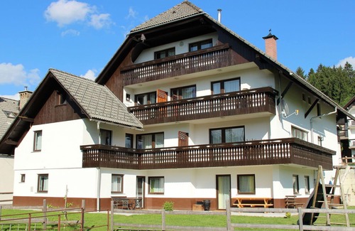 Bohinjska Bistrica Apartamento | Bonito apartamento para 5 personas con WIFI, TV, balcón, mascotas permitida y vista panorámica