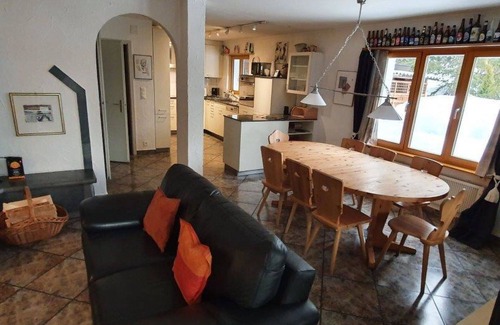 Valbella Apartamento | Acogedor apartamento para 7 personas con WIFI, TV, balcón y mascotas permitida