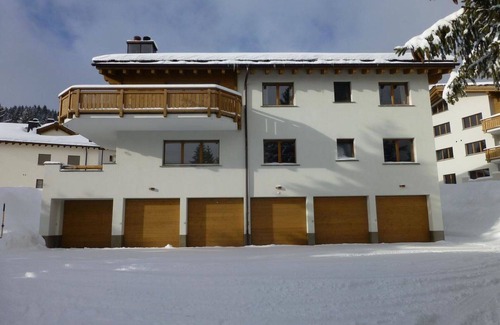 Lenzerheide Apartamento | Cosy apartment for 8 guests with WIFI, TV and balcony