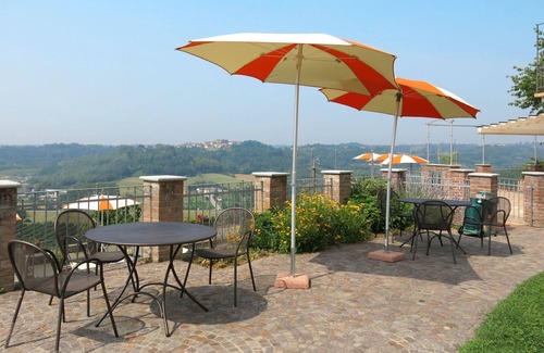 Cossombrato Apartamento | Hermoso apartamento para 4 personas con piscina, WIFI, TV, patio y mascotas permitida