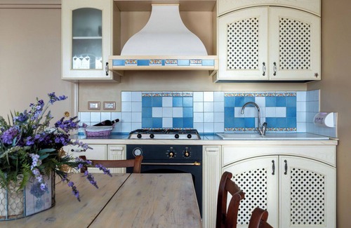 Cossombrato Apartamento | Hermoso apartamento para 4 personas con WIFI, piscina, A/C, TV, patio y mascotas permitida