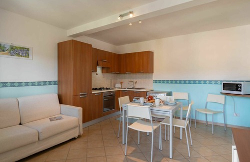 Pietrabruna Apartamento | Precioso apartamento para 6 personas con WIFI, piscina, TV, patio y vista panorámica