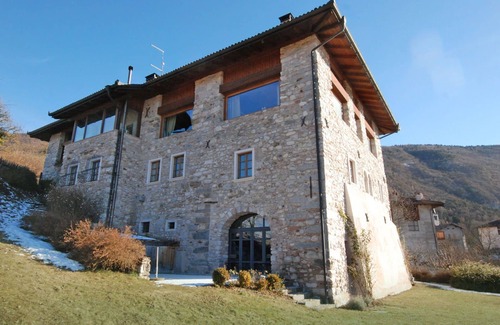 Comano Terme Apartamento | Bonito apartamento para 4 personas con piscina privada, WIFI, TV, patio y mascotas permitida