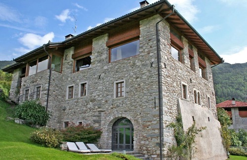 Comano Terme Apartamento | Bonito apartamento para 4 personas con piscina privada, WIFI, TV, patio y mascotas permitida