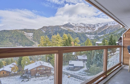 Riddes Apartamento | Cosy Apartment in the Centre of Town With Views and Parking