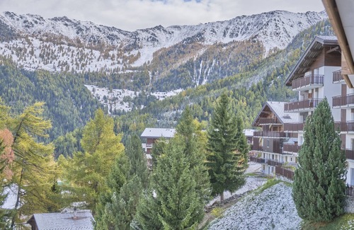 Riddes Apartamento | Cosy Apartment in the Centre of Town With Views and Parking