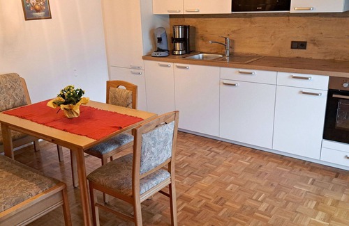 Oberwang Villa | Precioso apartamento en villa para 5 personas con WIFI, TV y balcón