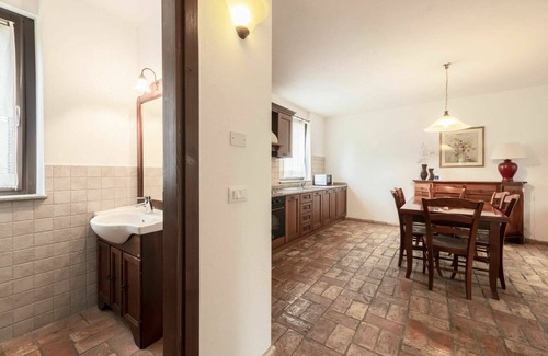 Povoletto Casa | Bonito apartamento en villa para 4 personas con A/C, piscina, WIFI, TV, terraza y mascotas permitida