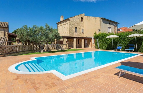 Crecchio Casa | Bonito apartamento en villa para 4 personas con piscina, WIFI, TV, terraza y mascotas permitida
