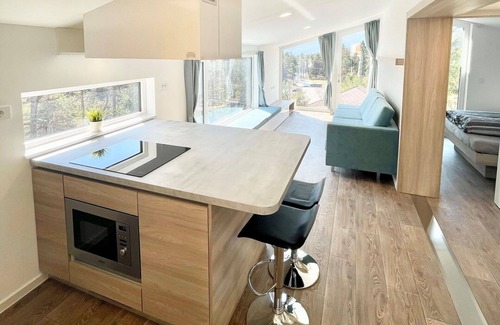 Imst Casa | Acogedor apartamento en villa para 5 personas con A/C, TV, terraza y mascotas permitida