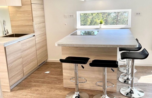 Imst Casa | Acogedor apartamento en villa para 5 personas con A/C, TV, terraza y mascotas permitida