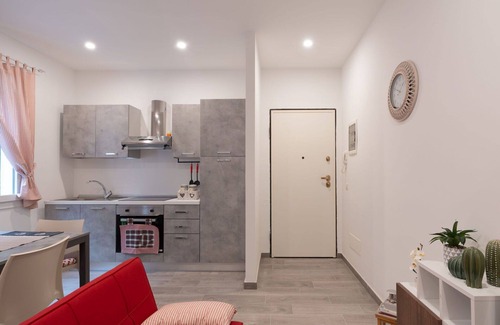 Diano Castello Apartamento | Precioso apartamento para 5 personas con WIFI, A/C, mascotas permitida y vista panorámica