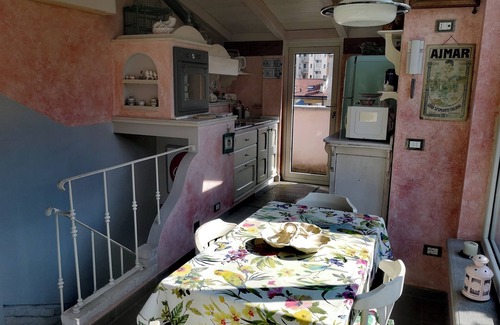 Centro Direzionale Apartamento | Cosy apartment with garden terrace, close to the central station and city center