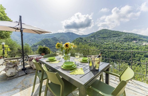 Avegno Apartamento | Bonito apartamento con piscina privada, WIFI, terraza, vista panorámica, cerca de Portofino