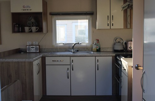 Layer Marney Casa | Cosy beachfront getaway in West Mersea- fishing, golf & swimming pool onsite