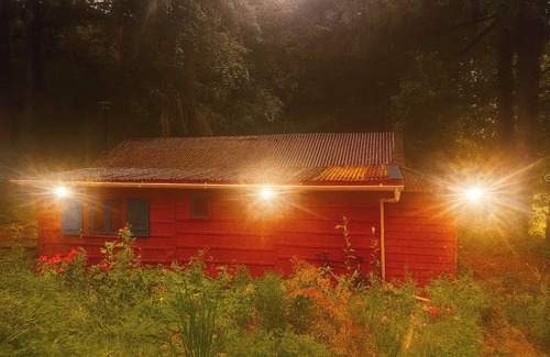 Saint-Privat Chalet De Esquí | Cosy cabin with blooming garden & view – Dordogne Valley, France