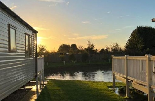 Chapel Saint Leonards Otro | Cosy caravans Meadow lake Golden Palm Resort