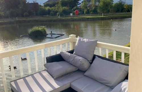 Chapel Saint Leonards Otro | Cosy caravans Meadow lake Golden Palm Resort