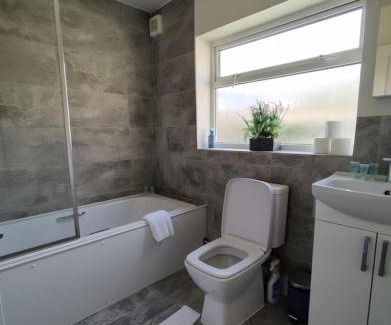 Lychpit Casa | Cosy Chineham House