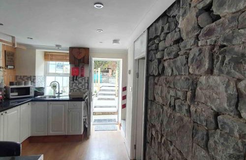 Ammanford Casa | Cosy Cottage in Garnant