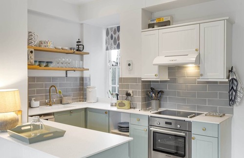 Newquay City Centre Casa | Cosy Cottage nr Bodmin Moor, Private Parking