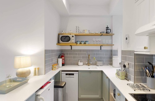 Newquay City Centre Casa | Cosy Cottage nr Bodmin Moor, Private Parking