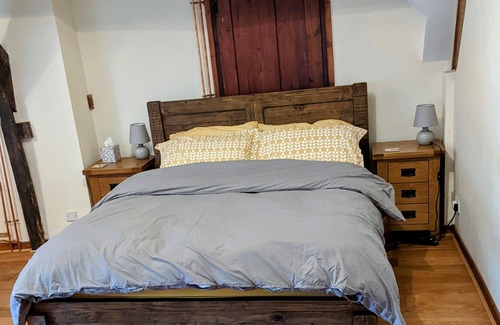 Clytha Cabina | Cosy cottage on a farm, close to the Brecon Beacons and Abergavenny