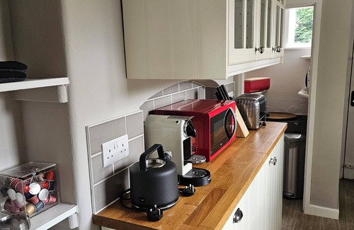 Chester Casa | Cosy Cottage Retreat Next to Famous White Horse!