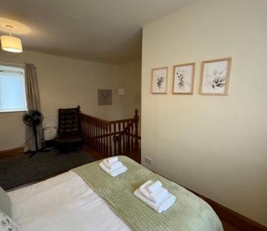 Mytholmroyd Casa | Cosy cottage with a canal view