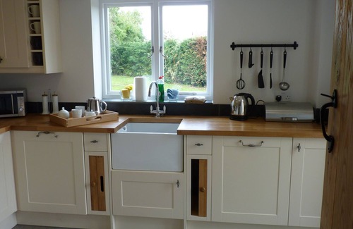 Malvern Wells Cabaña | Acogedora casa de campo con estufa de leña y vistas al campo