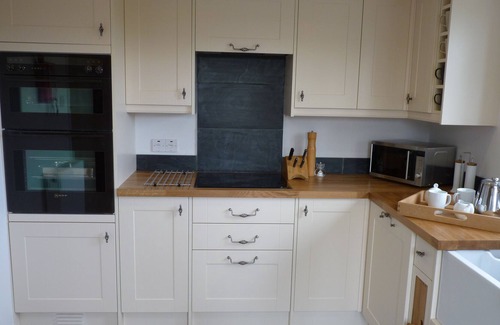 Malvern Wells Cabaña | Acogedora casa de campo con estufa de leña y vistas al campo