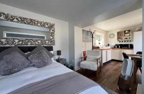 Newton St Loe Apartamento | Cosy countryside stay near Bath with free parking