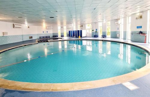 St. Ann's Chapel Casa | Cosy detached lodge, dog & child friendly with shared pools
