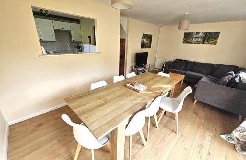 St. Ann's Chapel Casa | Cosy detached lodge, dog & child friendly with shared pools